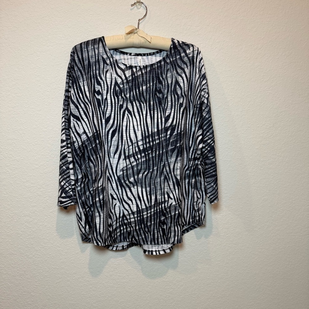 Black and White Zebra Print Long Sleeve Top Size XL - Picture 2 of 6